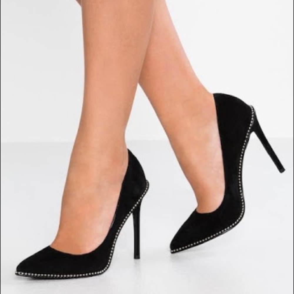 Steve Madden Stellar Black Suede Pumps